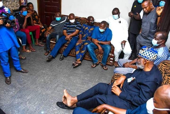 GOV. AKEREDOLU VISITS HIS LATE CoP’s WIDOW, FAMILY IN OWO