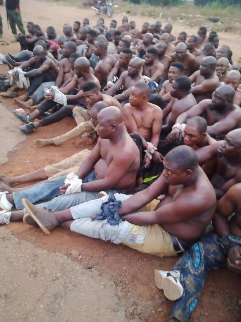 Breaking….Security agents arrest thugs carrying arms and ammunitions enroute Ekiti State