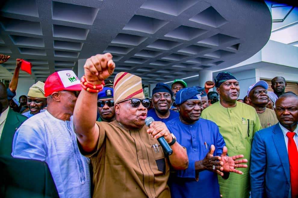 Photos: Osun Civil Servants rejoice with Governor Ademola Adeleke over Supreme Court judgement affirming his electoral victory