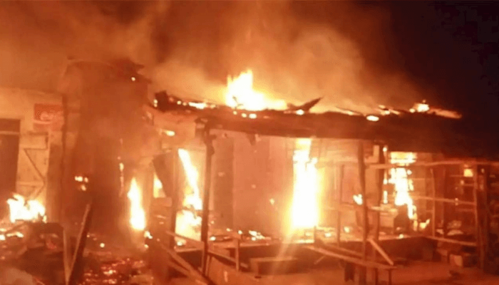 Breaking News: Fire razes shops in Akure, victims call for help