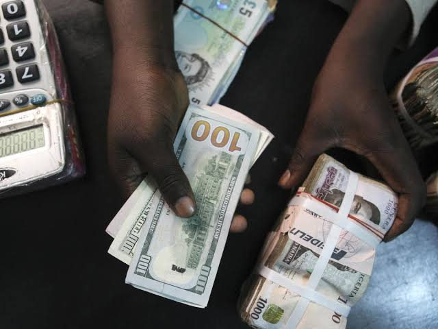 Naira falls in exchange value to dollar