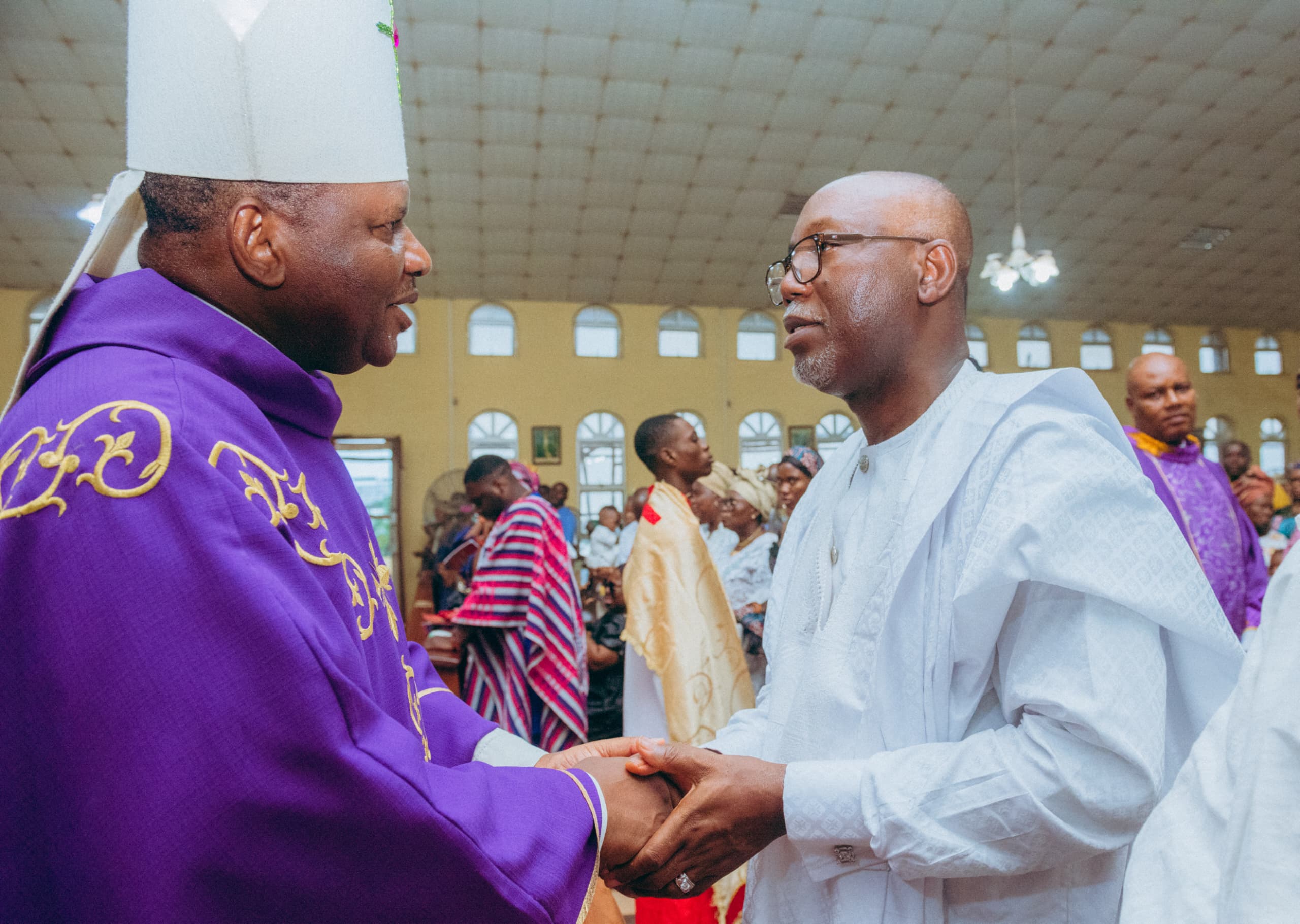 GOV AIYEDATIWA PAYS TRIBUTES TO LATE DR PAUL AKINTELURE AT FUNERAL