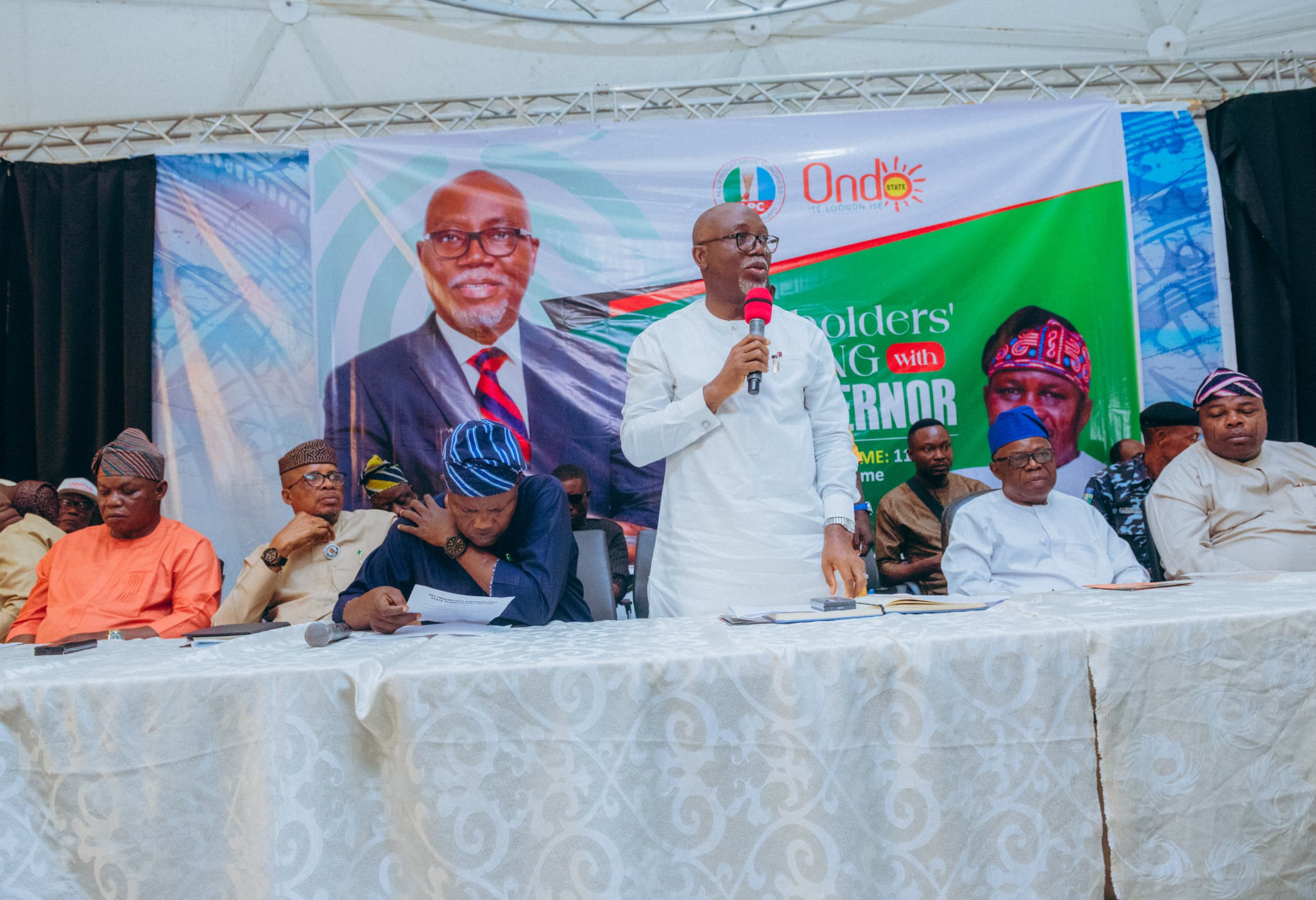 2024: GOV AIYEDATIWA HOSTS APC STAKEHOLDERS MEETING, CALLS FOR UNITY